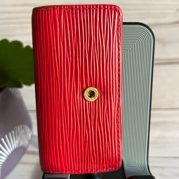 Louis Viutton Red Epi Key Holder - 6 Keys - Picture 5 of 15